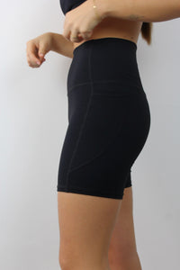 Short Nuit